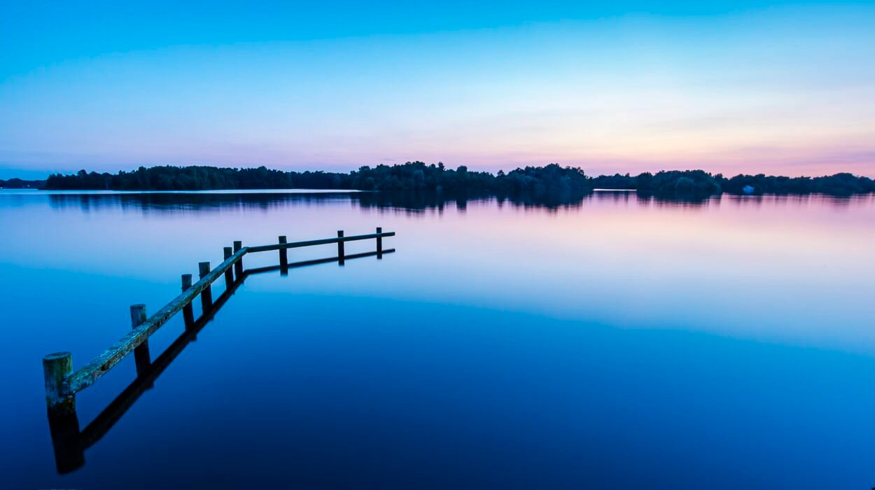 Blue Lagoon - Steiger in het Paterswoldse Meer bij Groningen