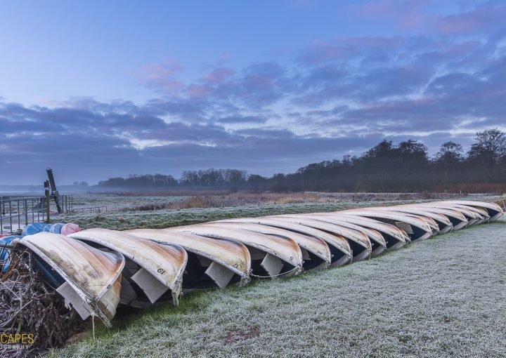 Boten op de wal - Winterochtend in het Friescheveen