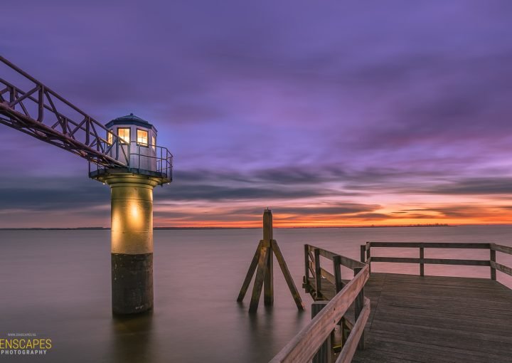 Zonskomst - Oude vuurtoren Oostmahorn Friesland