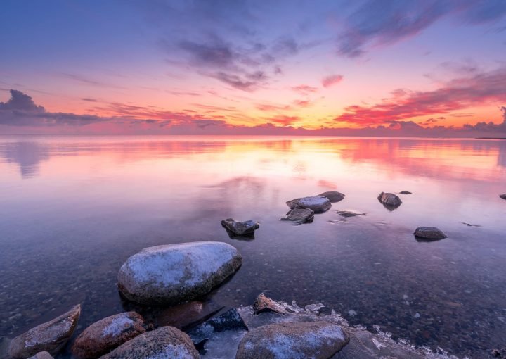 Prachtige landschapsfoto aan de kust van het IJsselmeer
