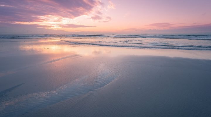 Zonsondergang op het strand op Terschelling - Midsland aan Zee
