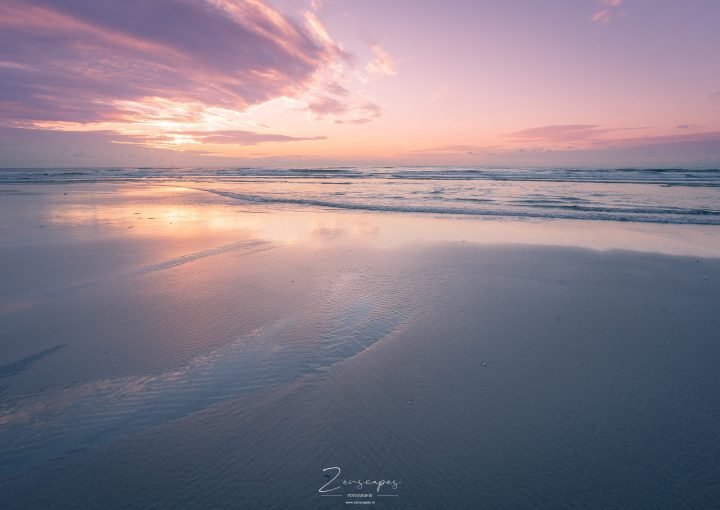 Zonsondergang op het strand op Terschelling - Midsland aan Zee